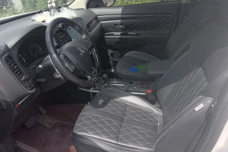 Used Mitsubishi Outlander 2020 2.4L 4x4 Zhi Xiang Edition 5 Seats Left Front Seat