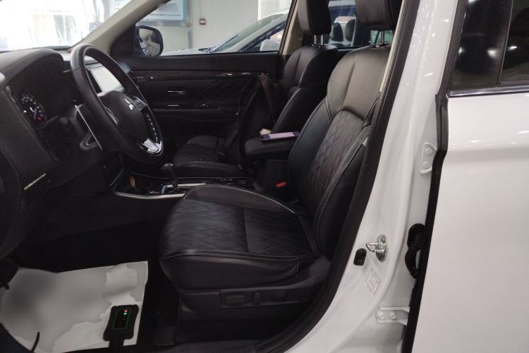 Used Mitsubishi Outlander 2020 2.4L 4x4 Zhi Xiang Edition 5 Seats Left Front Seat