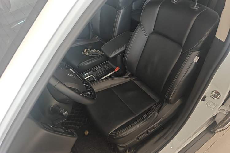 Used Mitsubishi Outlander 2020 2.0L Two-Wheel Drive Comfort Edition 7-Seater Left Front Seat