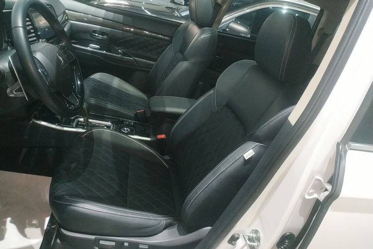 Used Mitsubishi Outlander 2020 2.4L 4x4 Zhi Xiang Edition 5 Seats Left Front Seat