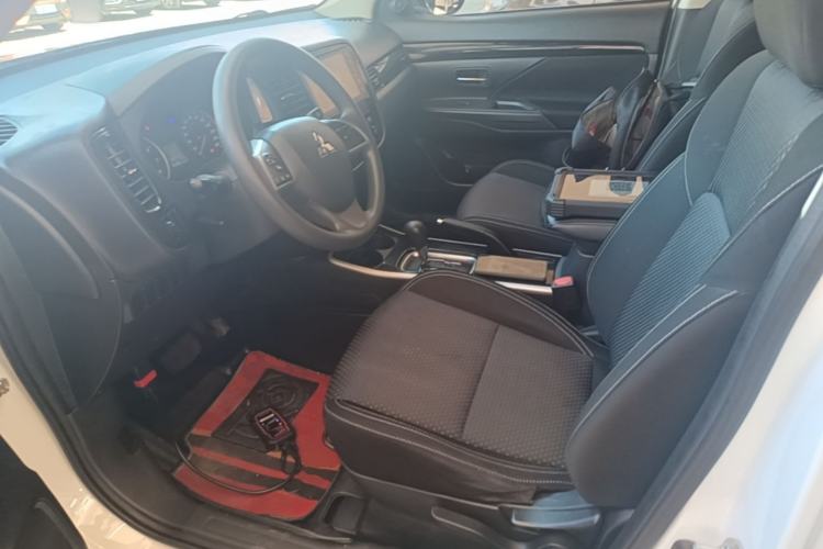 Used Mitsubishi Outlander 2020 2.0L Two-Wheel Drive Comfort Edition 5 Seats Left Front Seat
