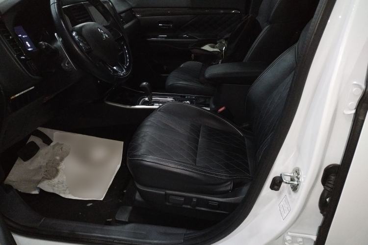 Used Mitsubishi Outlander 2020 2.4L 4x4 Zhi Xiang Edition 5 Seats Left Front Seat