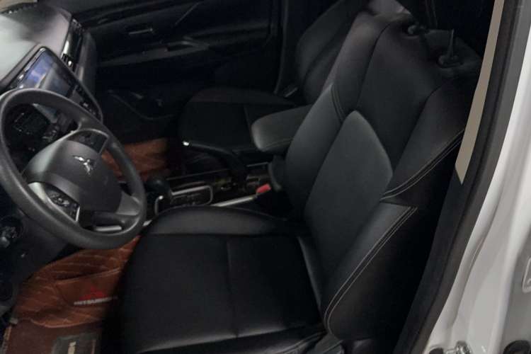 Used Mitsubishi Outlander 2020 2.0L Two-Wheel Drive Comfort Edition 5 Seats Left Front Seat