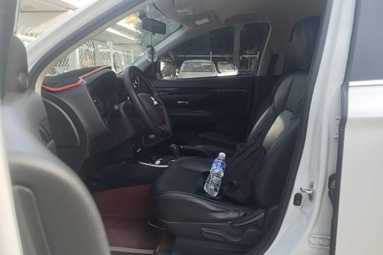 Used Mitsubishi Outlander 2020 2.0L Two-Wheel Drive Comfort Edition 5 Seats Left Front Seat