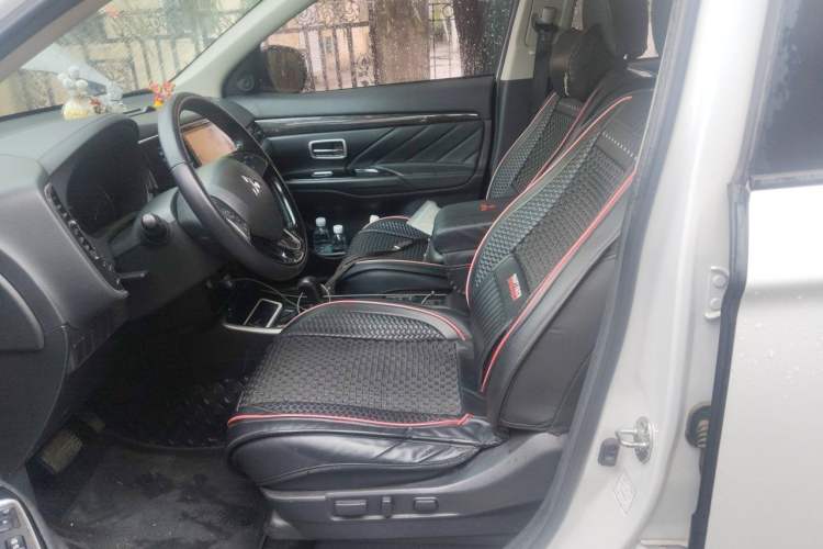 Used Mitsubishi Outlander 2020 2.0L Two-Wheel Drive Enjoyment Version 5 Seats Left Front Seat