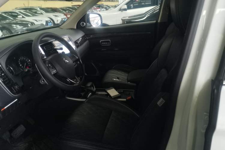 Used Mitsubishi Outlander 2020 2.4L 4x4 Zhi Xiang Edition 5 Seats Left Front Seat