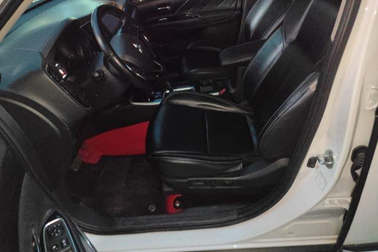 Used Mitsubishi Outlander 2020 2.0L Two-Wheel Drive Enjoyment Version 5 Seats Left Front Seat