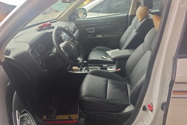Used Mitsubishi Outlander 2020 2.0L Two-Wheel Drive Enjoyment Version 5 Seats Left Front Seat