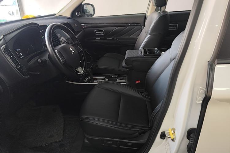 Used Mitsubishi Outlander 2020 2.0L Two-Wheel Drive Comfort Edition 7-Seater Left Front Seat