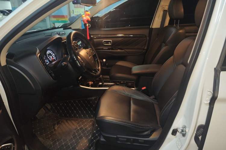 Used Mitsubishi Outlander 2020 2.0L Two-Wheel Drive Comfort Edition 7-Seater Left Front Seat