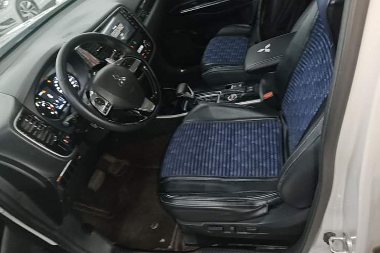 Used Mitsubishi Outlander 2020 2.4L 4x4 Zhi Xiang Edition 5 Seats Left Front Seat