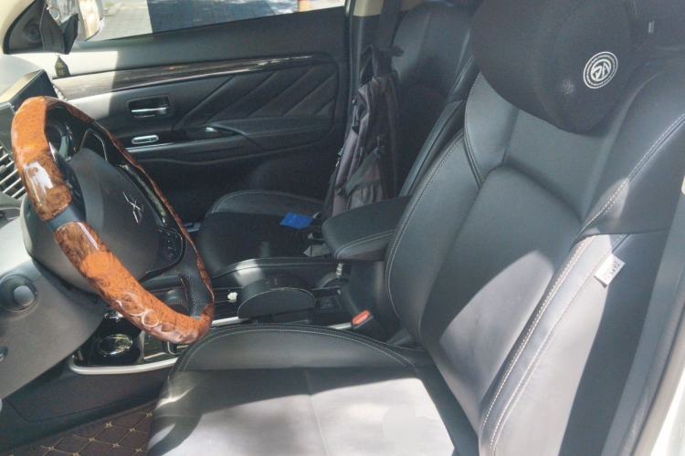 Used Mitsubishi Outlander 2020 2.0L Two-Wheel Drive Comfort Edition 7-Seater Left Front Seat