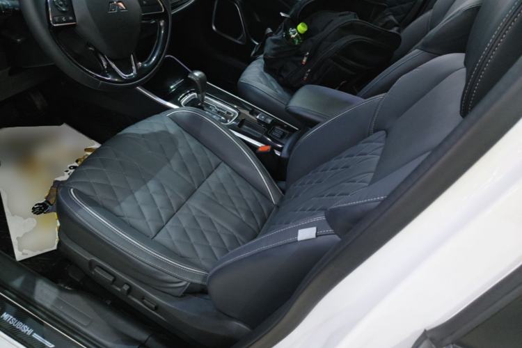Used Mitsubishi Outlander 2020 2.0L Two-Wheel Drive Enjoyment Version 5 Seats Left Front Seat