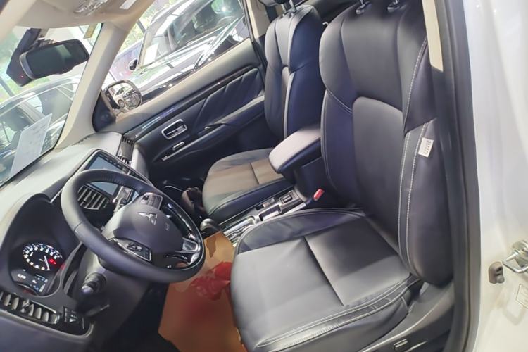 Used Mitsubishi Outlander 2020 2.0L Two-Wheel Drive Comfort Edition 7-Seater Left Front Seat
