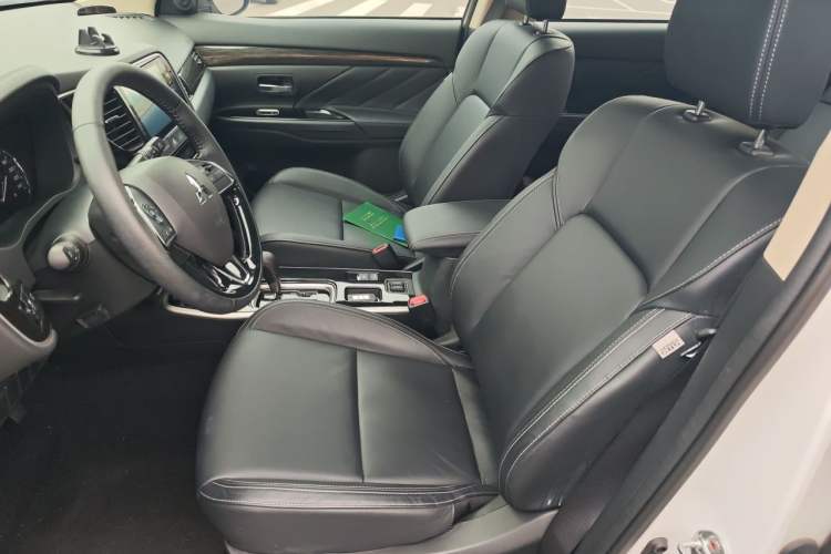 Used Mitsubishi Outlander 2020 2.0L Two-Wheel Drive Enjoyment Version 5 Seats Left Front Seat