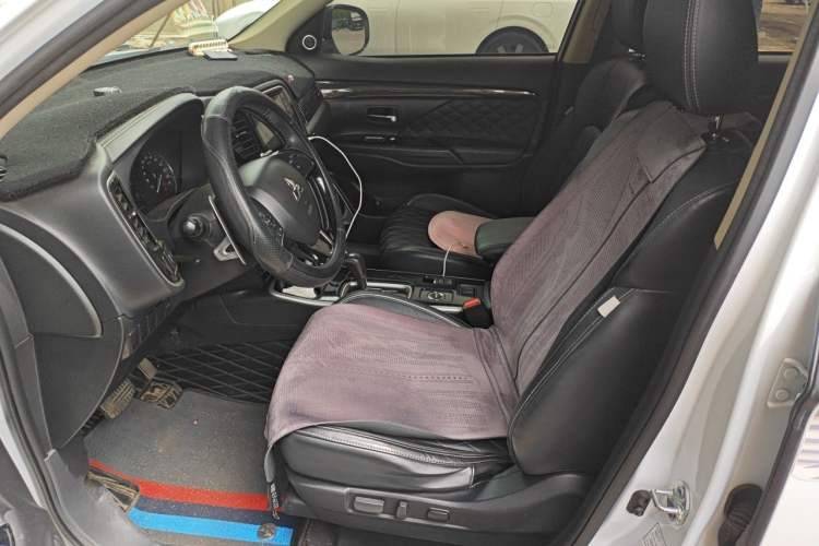 Used Mitsubishi Outlander 2020 2.4L 4x4 Zhi Xiang Edition 5 Seats Left Front Seat