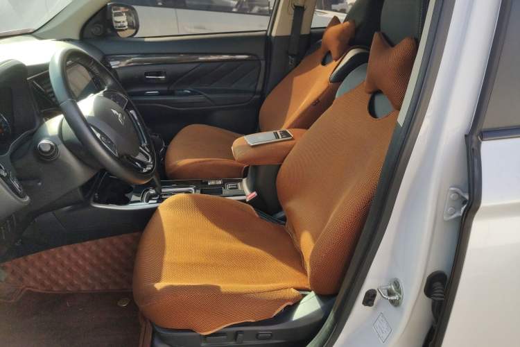 Used Mitsubishi Outlander 2020 2.0L Two-Wheel Drive Enjoyment Version 5 Seats Left Front Seat