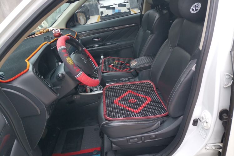 Used Mitsubishi Outlander 2020 2.0L Two-Wheel Drive Enjoyment Version 5 Seats Left Front Seat