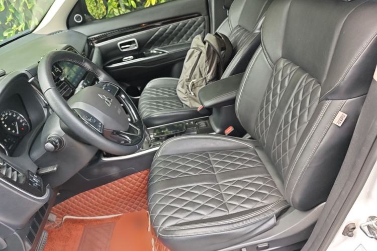 Used Mitsubishi Outlander 2020 2.0L Two-Wheel Drive Comfort Edition 7-Seater Left Front Seat
