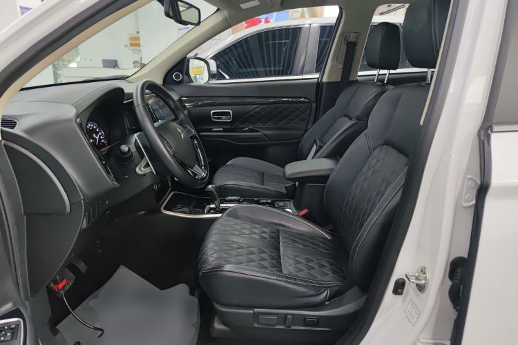 Used Mitsubishi Outlander 2020 2.4L 4x4 Zhi Xiang Edition 7-Seater Left Front Seat