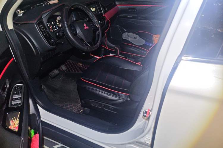 Used Mitsubishi Outlander 2020 2.0L Two-Wheel Drive Enjoyment Version 5 Seats Left Front Seat