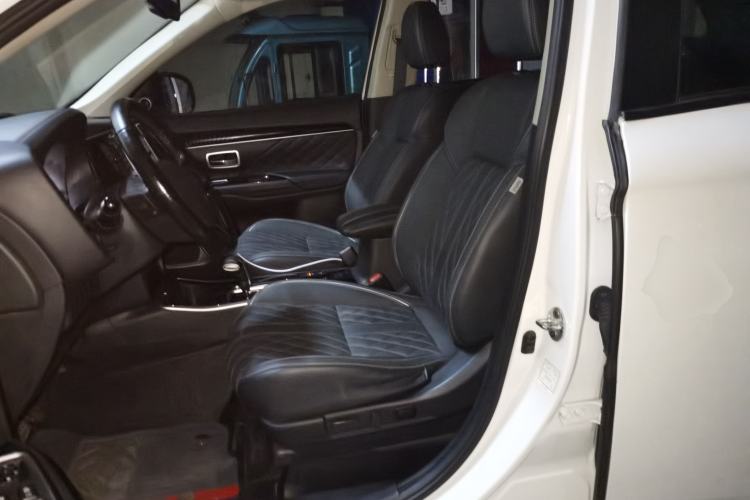Used Mitsubishi Outlander 2020 2.0L Two-Wheel Drive Comfort Edition 7-Seater Left Front Seat