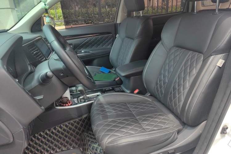 Used Mitsubishi Outlander 2020 2.0L Two-Wheel Drive Enjoyment Version 5 Seats Left Front Seat
