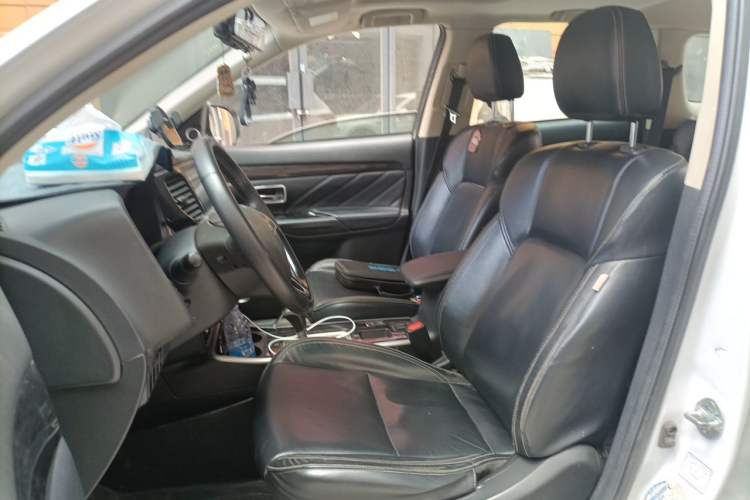 Used Mitsubishi Outlander 2020 2.0L Two-Wheel Drive Enjoyment Version 5 Seats Left Front Seat