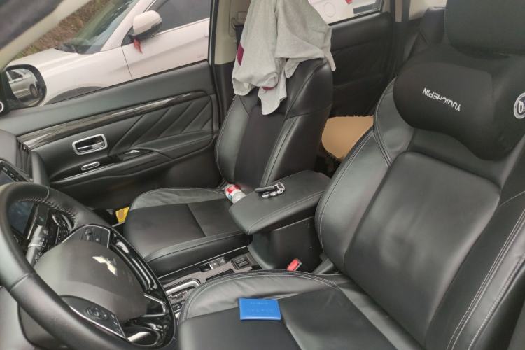 Used Mitsubishi Outlander 2020 2.0L Two-Wheel Drive Enjoyment Version 5 Seats Left Front Seat