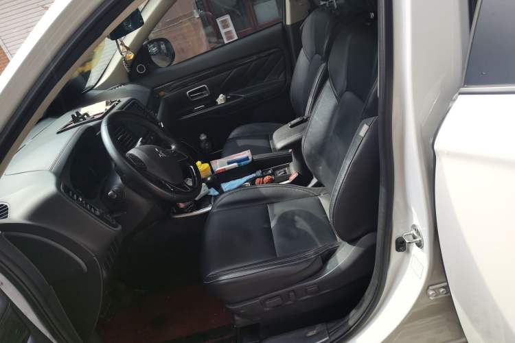 Used Mitsubishi Outlander 2020 2.0L Two-Wheel Drive Enjoyment Version 5 Seats Left Front Seat