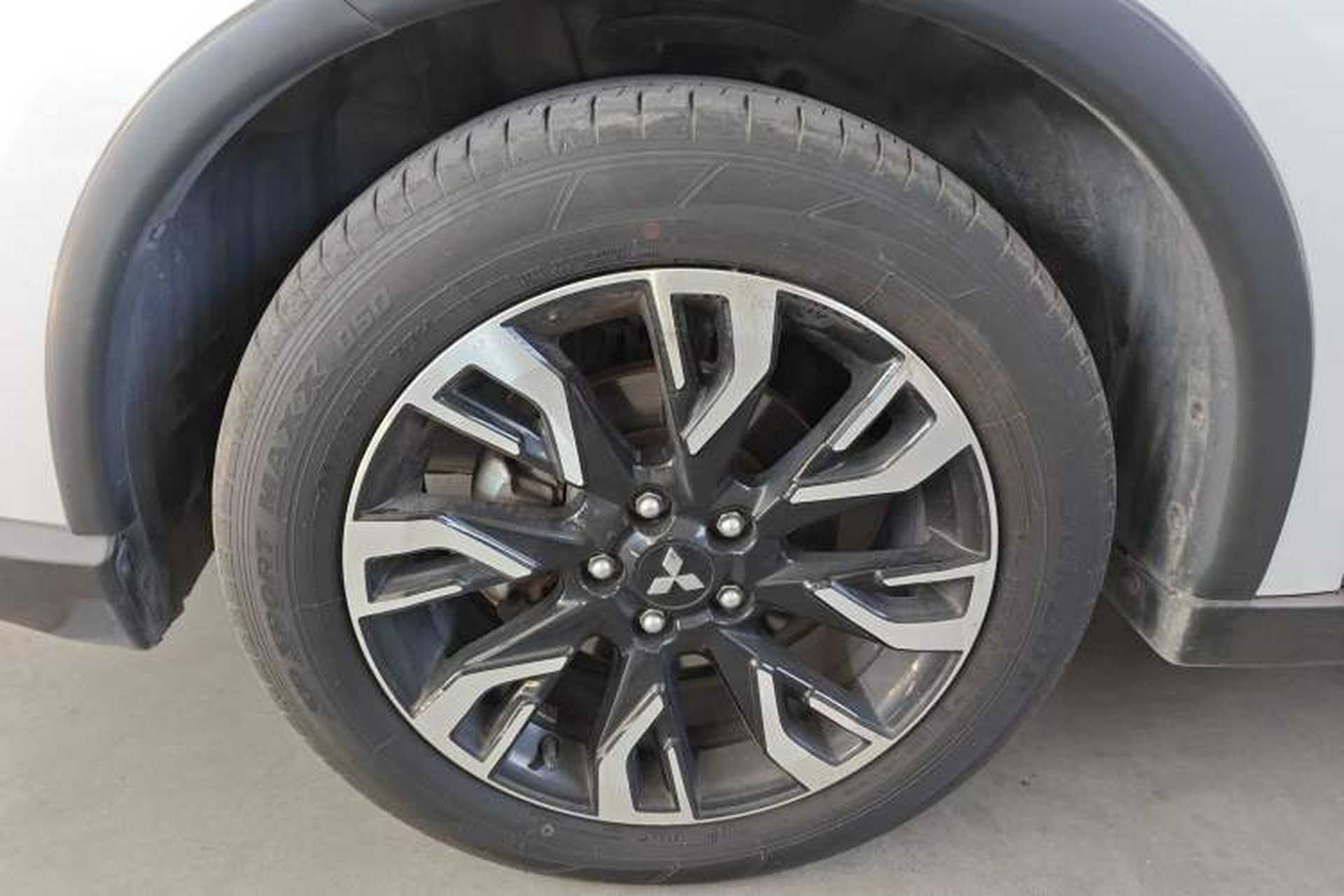 Used Mitsubishi Outlander 2020 2.4L 4x4 Zhi Xiang Edition 7-Seater Left Front Wheel Hub
