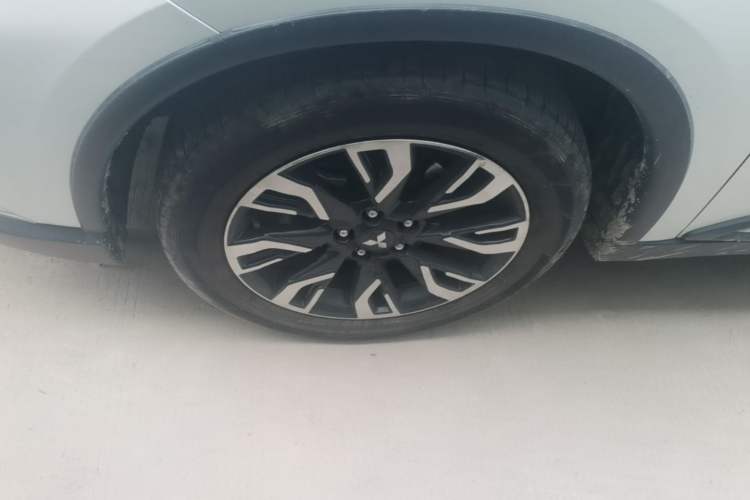 Used Mitsubishi Outlander 2020 2.4L 4x4 Zhi Xiang Edition 5 Seats Left Front Wheel Hub