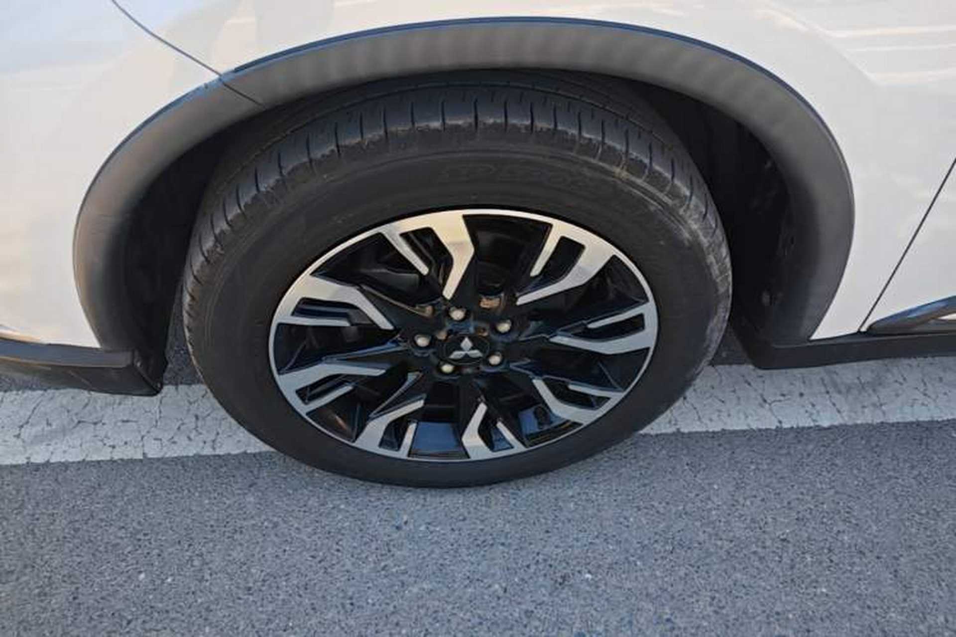 Used Mitsubishi Outlander 2020 2.4L 4x4 Zhi Xiang Edition 7-Seater Left Front Wheel Hub