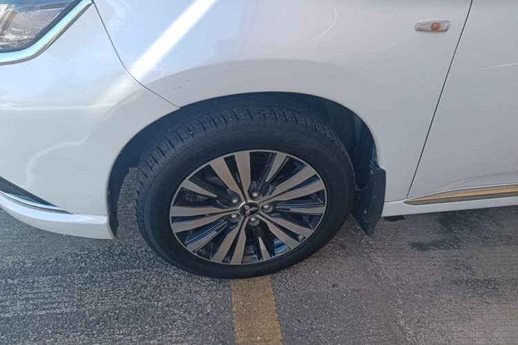 Used Mitsubishi Outlander 2020 2.0L Two-Wheel Drive Comfort Edition 5 Seats Left Front Wheel Hub