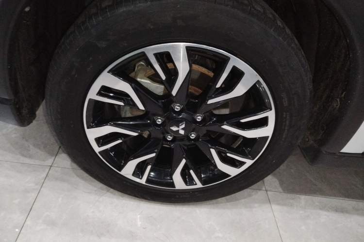 Used Mitsubishi Outlander 2020 2.4L 4x4 Zhi Xiang Edition 5 Seats Left Front Wheel Hub