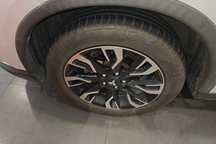 Used Mitsubishi Outlander 2020 2.4L 4x4 Zhi Xiang Edition 5 Seats Left Front Wheel Hub