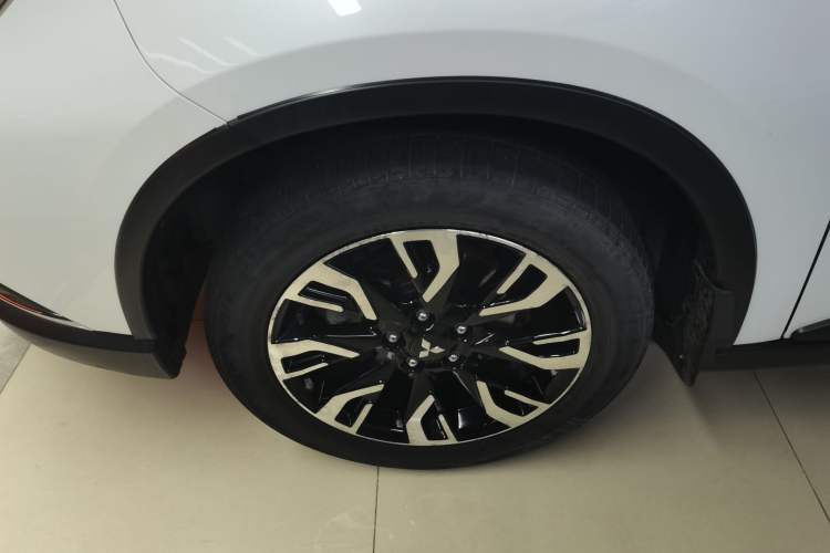 Used Mitsubishi Outlander 2020 2.0L Two-Wheel Drive Comfort Edition 5 Seats Left Front Wheel Hub