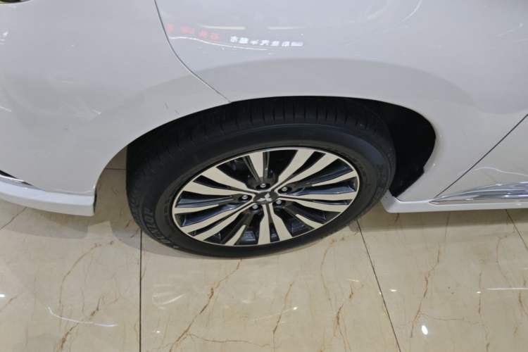 Used Mitsubishi Outlander 2020 2.0L Two-Wheel Drive Enjoyment Version 5 Seats Left Front Wheel Hub