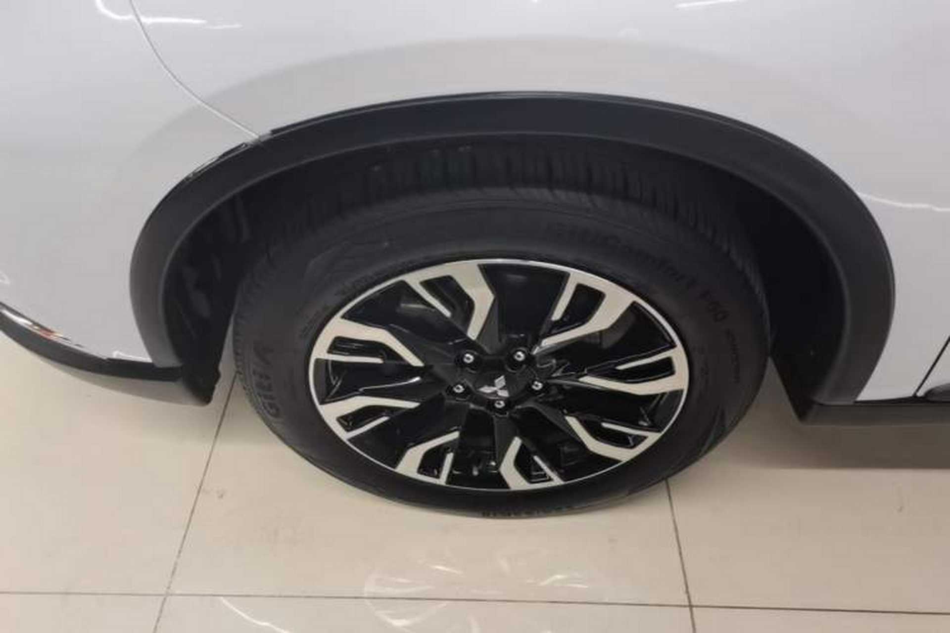 Used Mitsubishi Outlander 2020 2.4L 4x4 Zhi Xiang Edition 5 Seats Left Front Wheel Hub