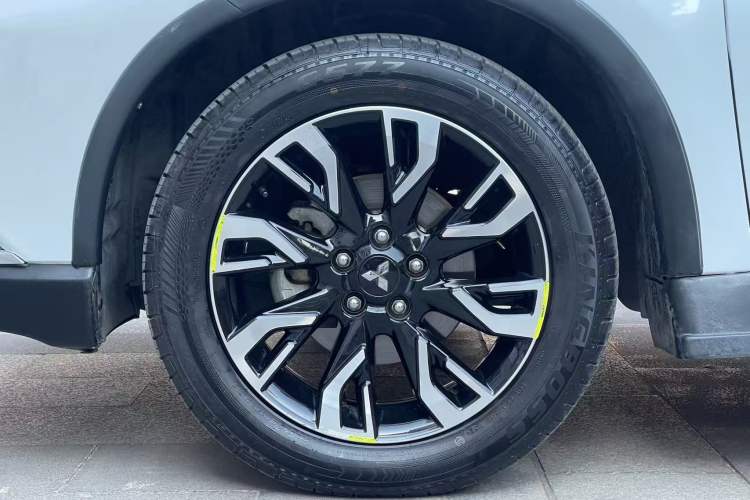 Used Mitsubishi Outlander 2020 2.0L Two-Wheel Drive Enjoyment Version 5 Seats Left Front Wheel Hub