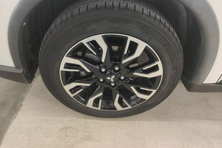 Used Mitsubishi Outlander 2020 2.4L 4x4 Zhi Xiang Edition 7-Seater Left Front Wheel Hub