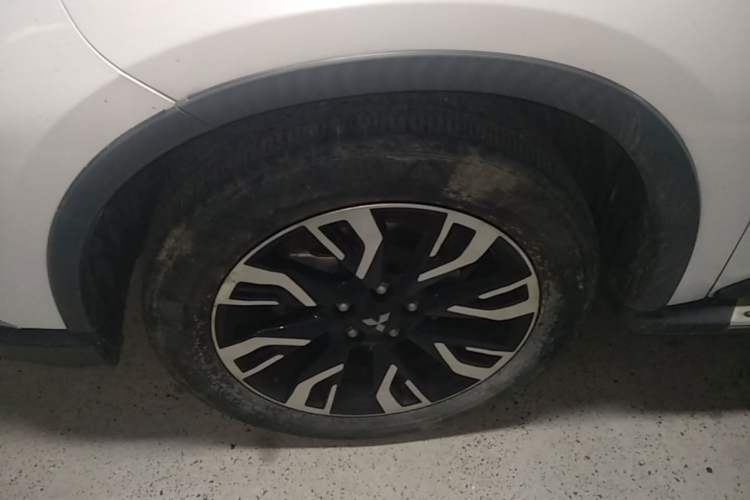 Used Mitsubishi Outlander 2020 2.0L Two-Wheel Drive Enjoyment Version 5 Seats Left Front Wheel Hub
