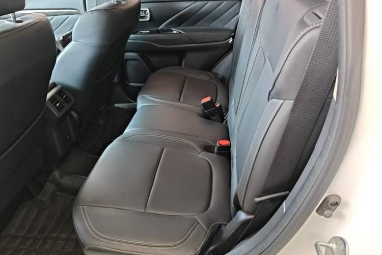 Used Mitsubishi Outlander 2020 2.0L Two-Wheel Drive Enjoyment Version 5 Seats Left Rear Seat