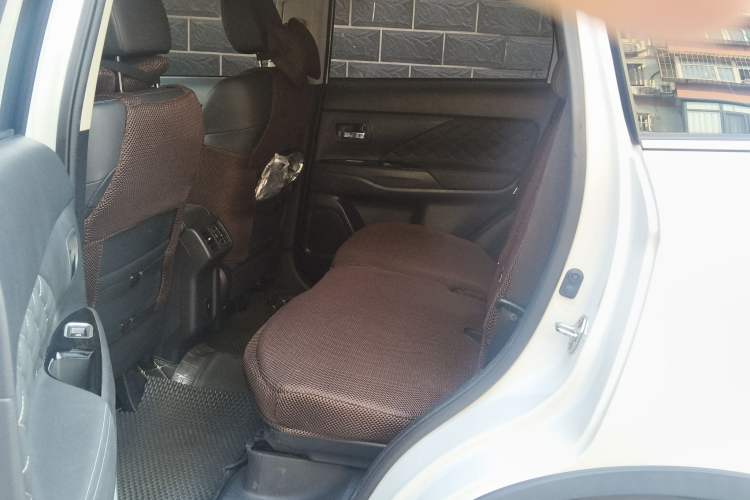 Used Mitsubishi Outlander 2020 2.4L 4x4 Zhi Xiang Edition 5 Seats Left Rear Seat