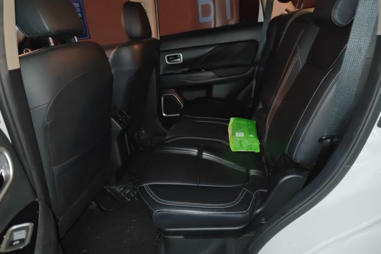 Used Mitsubishi Outlander 2020 2.0L Two-Wheel Drive Comfort Edition 7-Seater Left Rear Seat