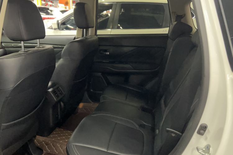 Used Mitsubishi Outlander 2020 2.0L Two-Wheel Drive Enjoyment Version 5 Seats Left Rear Seat