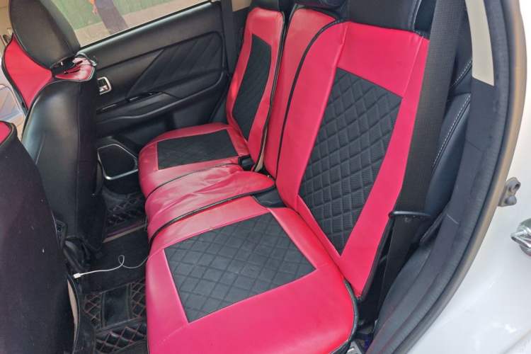 Used Mitsubishi Outlander 2020 2.0L Two-Wheel Drive Comfort Edition 7-Seater Left Rear Seat