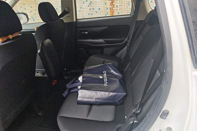 Used Mitsubishi Outlander 2020 2.0L Two-Wheel Drive Comfort Edition 5 Seats Left Rear Seat
