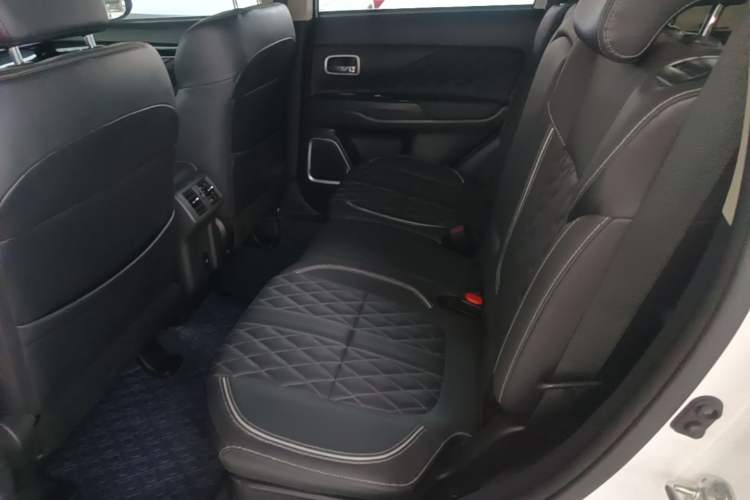 Used Mitsubishi Outlander 2020 2.0L Two-Wheel Drive Comfort Edition 7-Seater Left Rear Seat