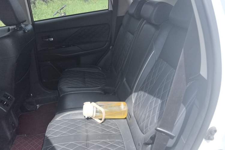 Used Mitsubishi Outlander 2020 2.4L 4x4 Zhi Xiang Edition 5 Seats Left Rear Seat